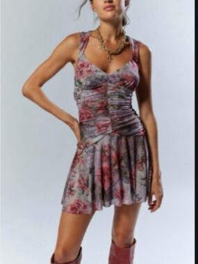 NWT UO drop waist mini dress Floral Ruched Sleeveless Dress in Mauve and Gray